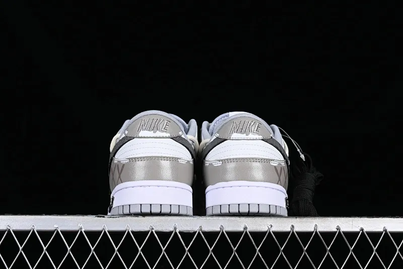 All Categories Nk SB Dunk Series Nk SB Dunk Low Low-top sneakers Customized large box Nk Dunk Low Panda Prank-West Coast Customized version of deconstructed strap retro distressed low-top sneakers DJ6188-003